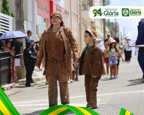 Fotos do desfile do aniversário de 94 anos de Nossa Senhora da Glória - Período manhã