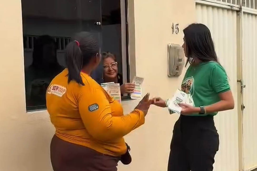 Prefeitura leva conscientização porta a porta sobre descarte correto do lixo