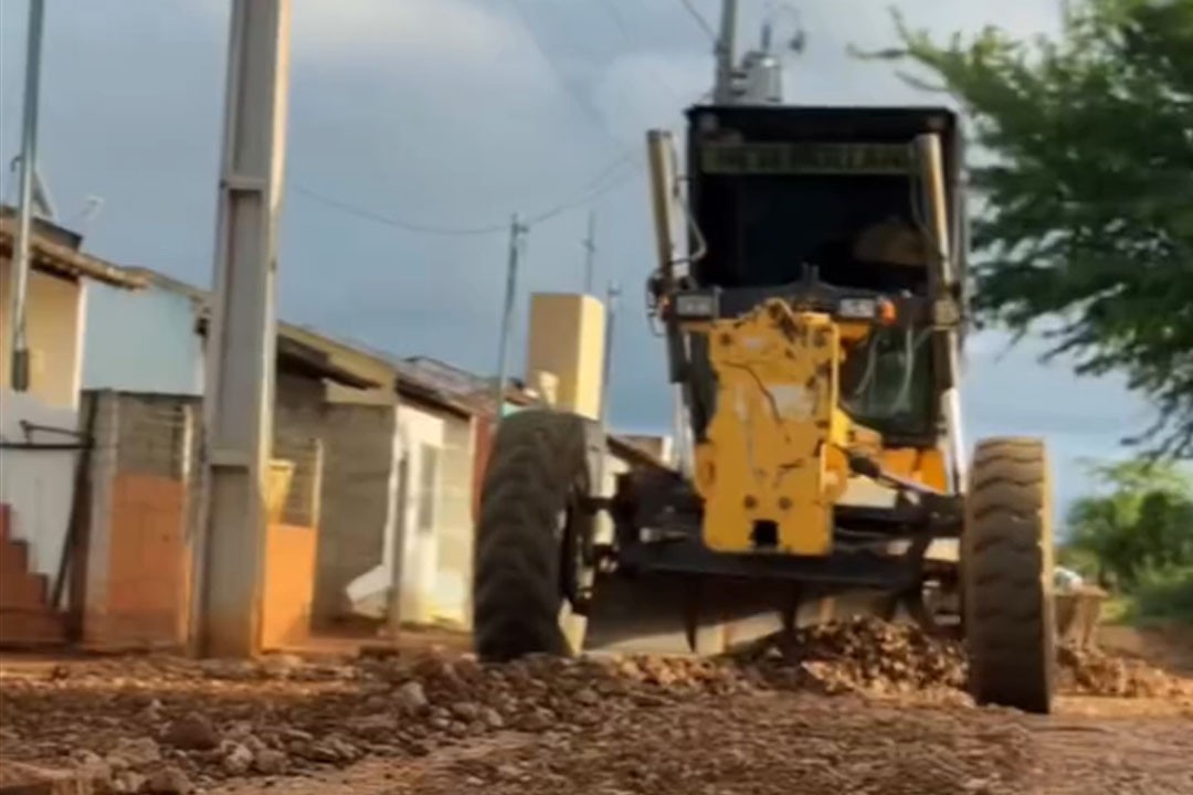 Prefeitura promove a revitalização da estrada e ruas do Conjunto Tânia Nogueira