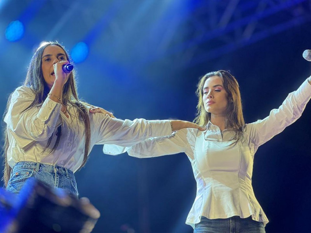 Noite Gospel reúne milhares de fiéis em celebração de fé e louvor