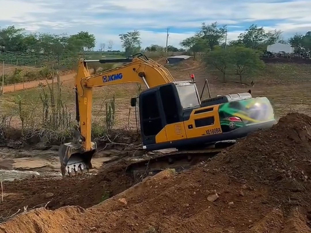 Prefeitura recupera paredão da barragem da Ladeira do Catitu após chuvas