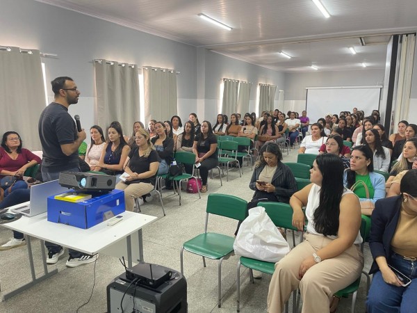 Formação qualifica cuidadores da rede municipal de ensino em Nossa Senhora da Glória