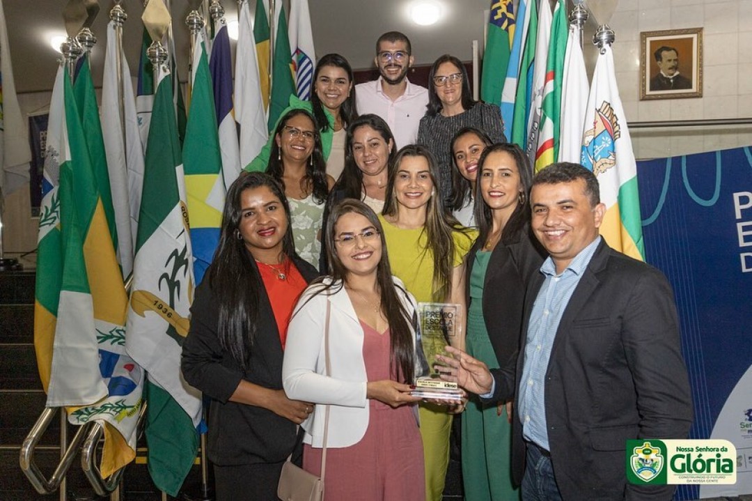 Escola Municipal Treze de Maio recebe prêmio "Escola Destaque"