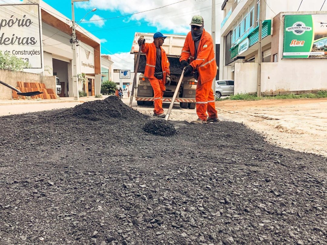 Gestão municipal realiza manutenção de malha asfáltica em parceria com DER