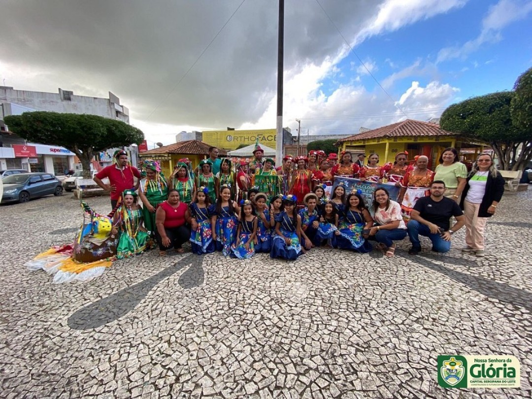 Departamento de Cultura realiza caminhada em alusão ao dia do folclore brasileiro