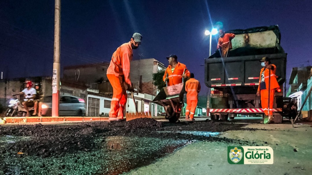 Operação tapa buraco é realizada nas ruas de Glória