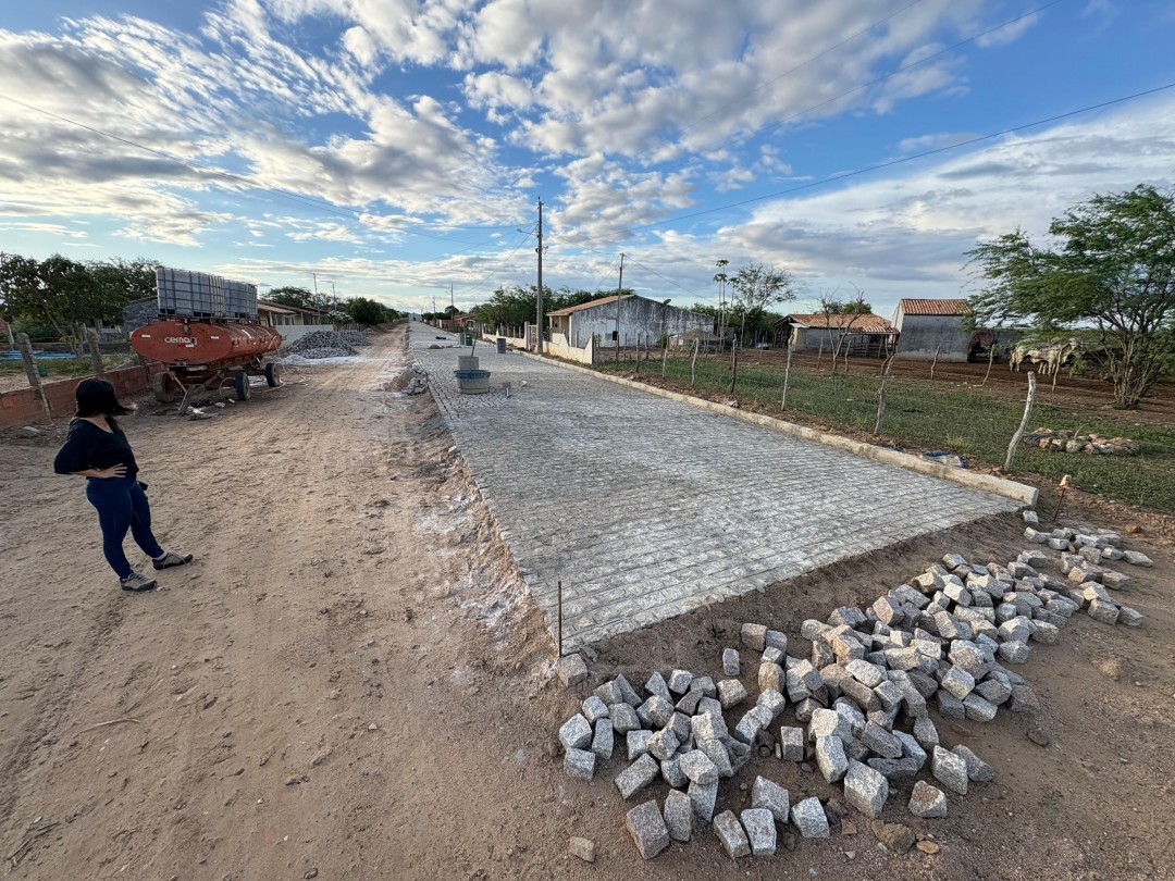 Prefeitura de Glória promove obras de pavimentação na cidade e na zona rural