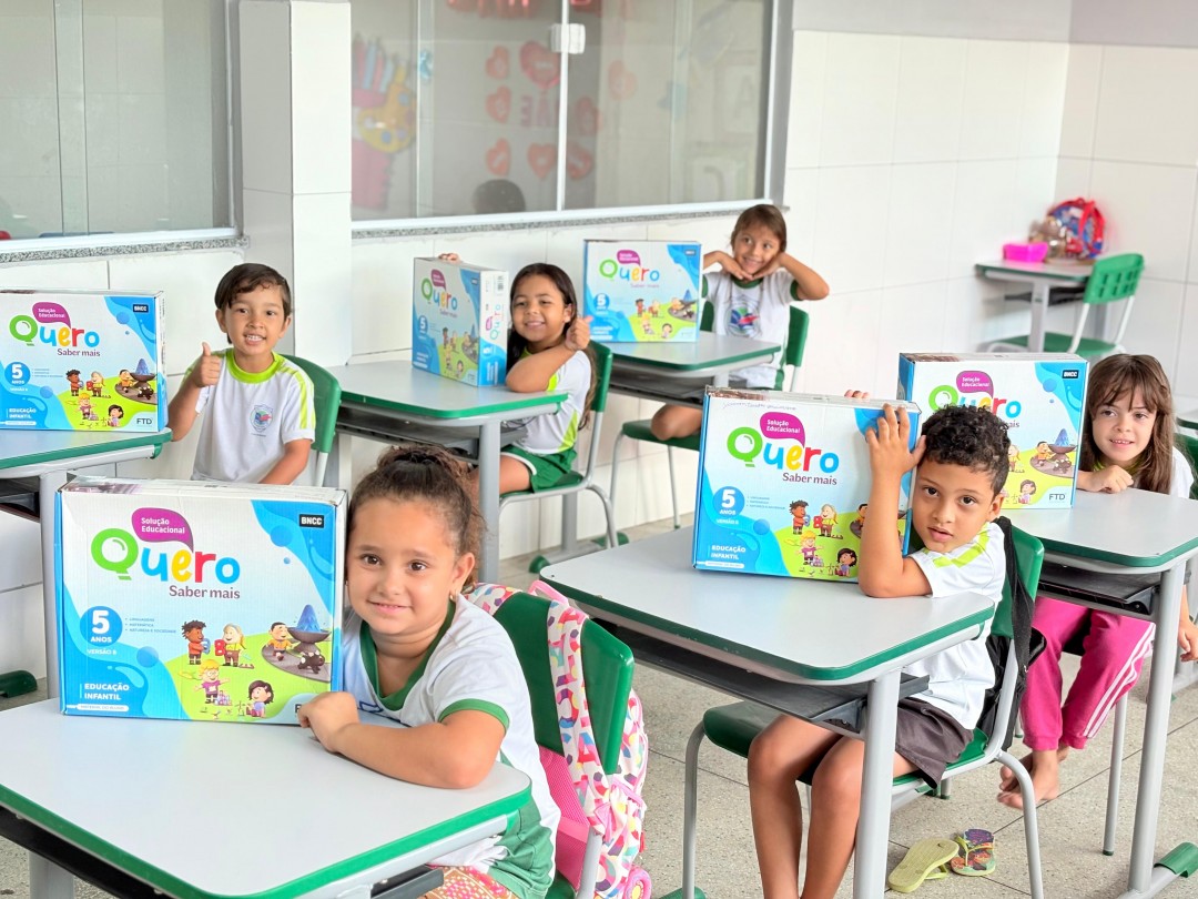 Prefeitura de Nossa Senhora da Glória entrega kits didáticos para educação infantil