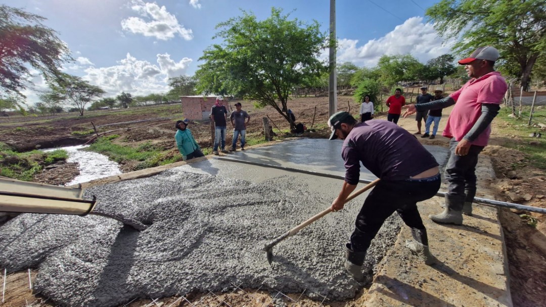 Prefeitura de Glória avança na construção da passagem molhada do povoado Batatau