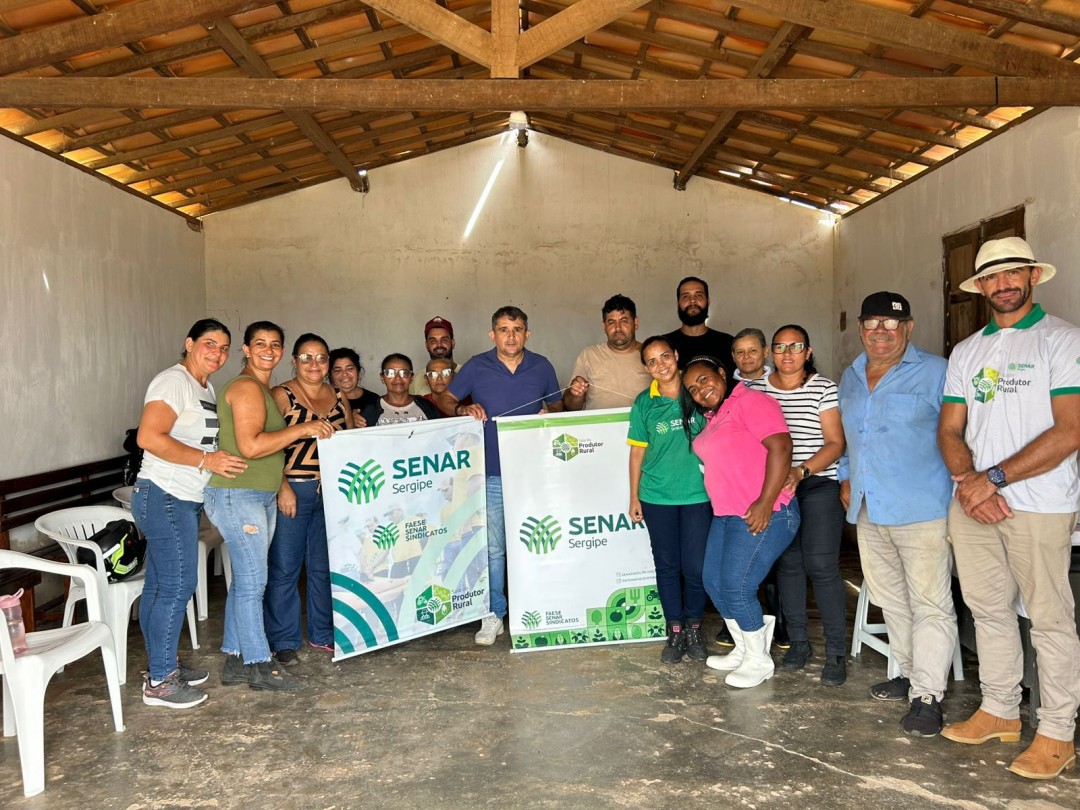 Prefeitura realiza curso de produção de frangos e galinha caipira poedeiras